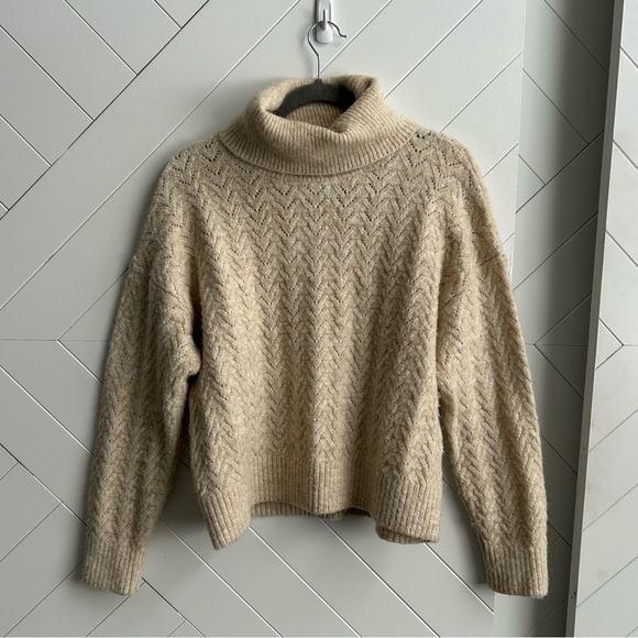 Old Navy Sweaters - $10 item! Women’s Old Navy Cozy Cream Turtleneck Sweater size medium